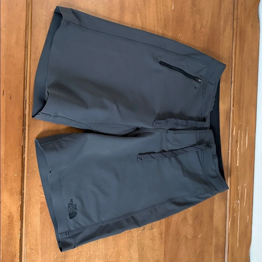 The North Face Men's Dark Gray Athletic Drawstring Shorts Size 30